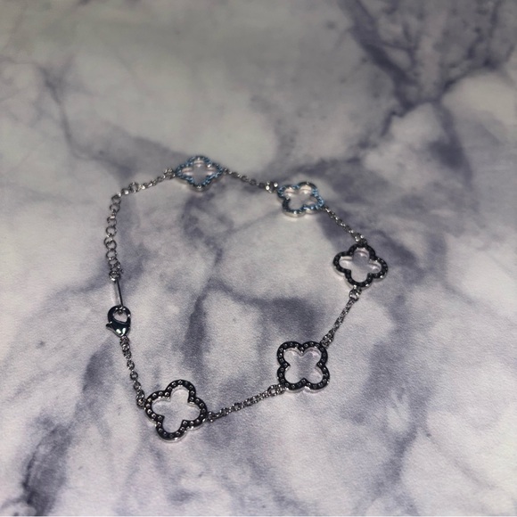Silver Clover Bracelet - Picture 4 of 4